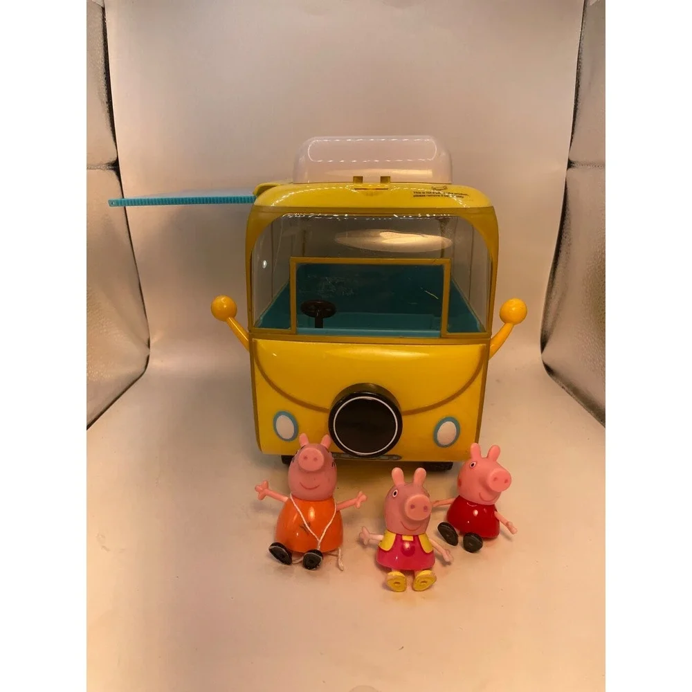 Peppa Pig Yellow Minivan Mini Camper Van Bus & 3 Figure Jazwares